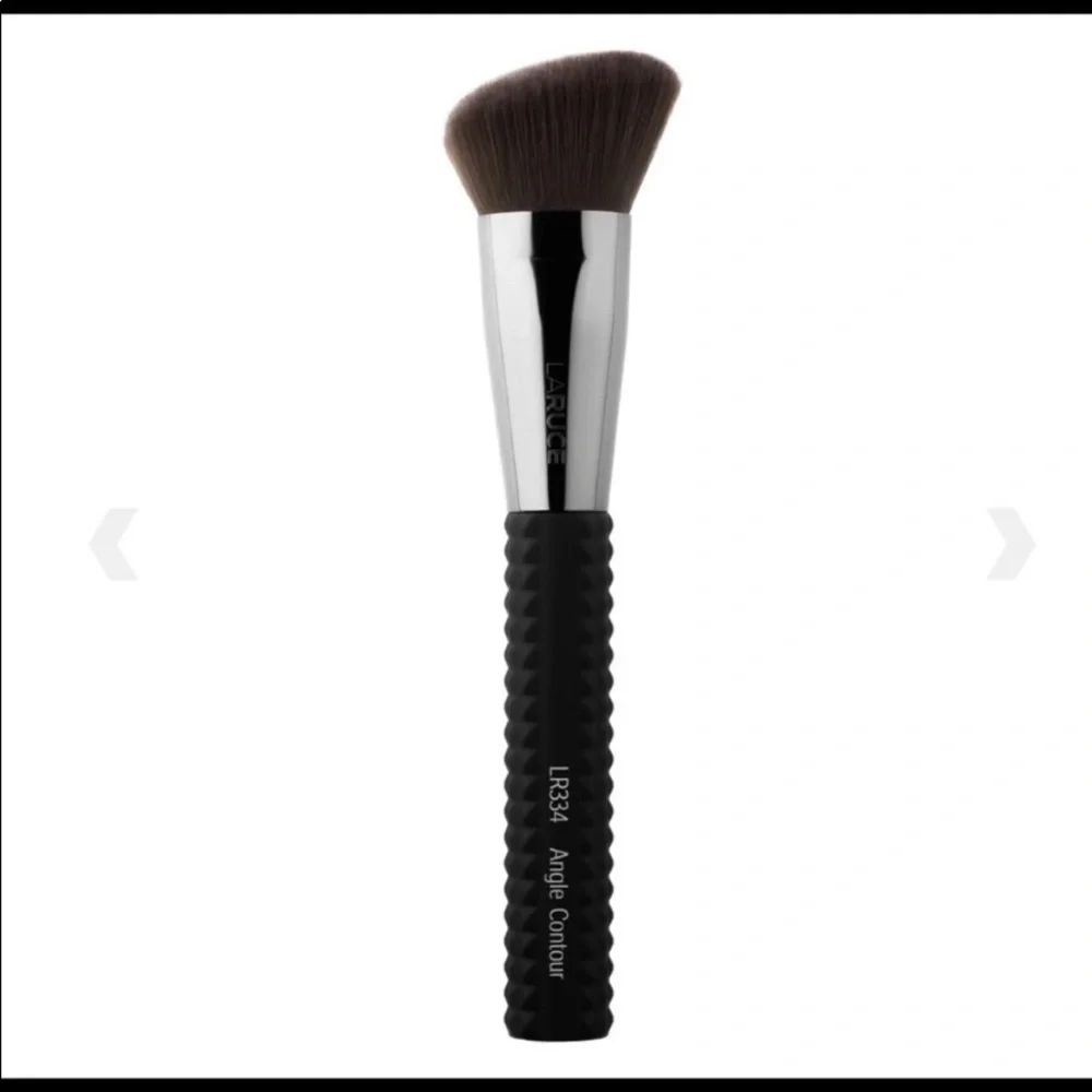 Laruce angled contour brush LR334